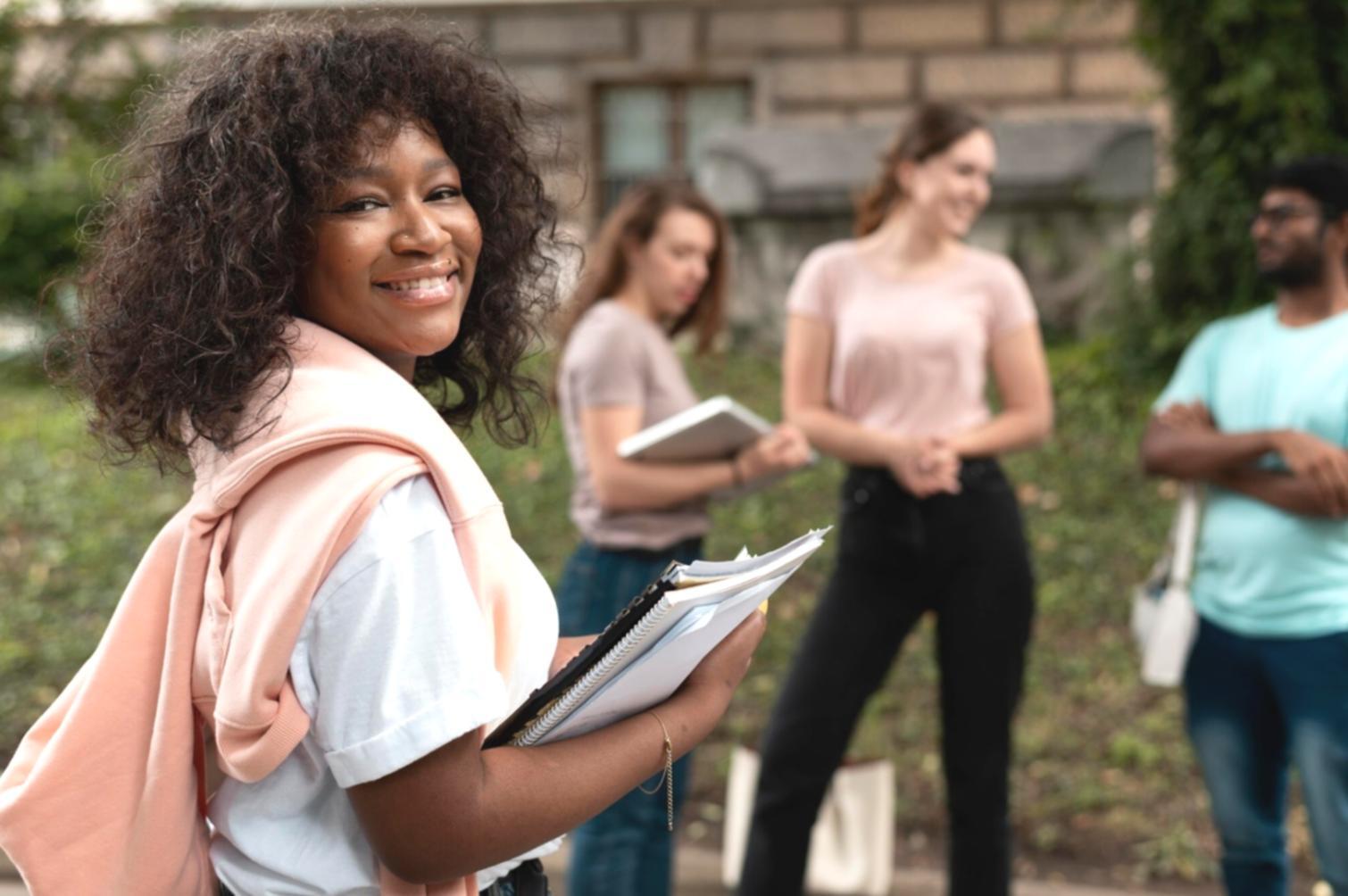 Collaboration entre analystes financiers sur des études de marché